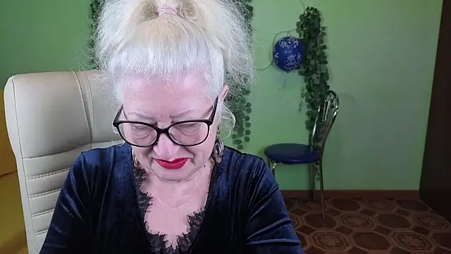 Maya Mayflower online show from 09-28-25, 04:30