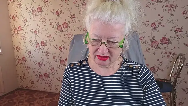 Maya Mayflower online show from 10-17-25, 04:05