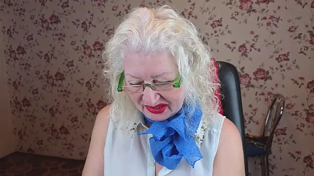 Maya Mayflower online show from 11-10-25, 04:06