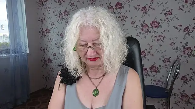 Maya Mayflower online show from 09-20-25, 04:06