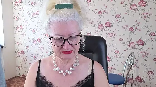 Maya Mayflower online show from 09-14-25, 04:02