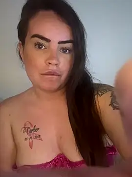 Snapshot of Sophie_23XX chatting on 12-16-25, 02:21 Sophie 23XX online show from 12-16-25, 02:21