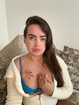 Snapshot of Sophie_23XX chatting on 10-26-25, 08:04 Sophie 23XX online show from 10-26-25, 08:04