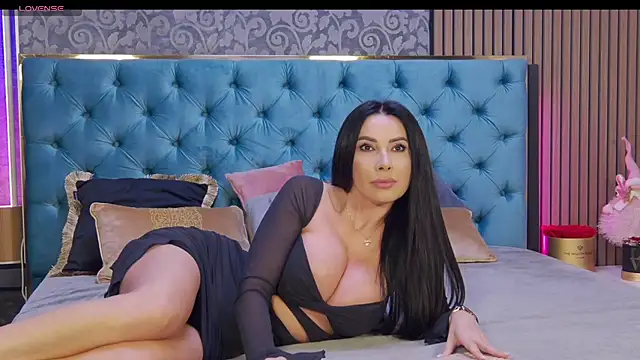 Snapshot of Vanessao1 chatting on 09-26-25, 02:02 Vanessao1 online show from 09-26-25, 02:02