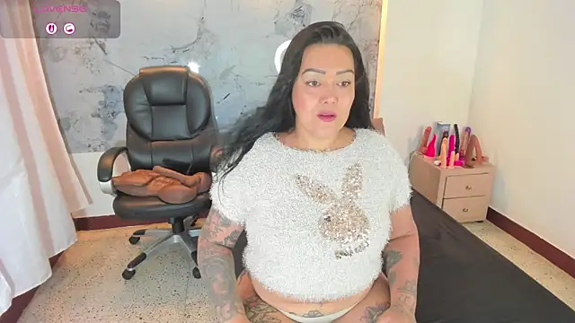 Snapshot of violeta_delavega1 chatting on 10-02-25, 04:05 violeta delavega1 online show from 10-02-25, 04:05