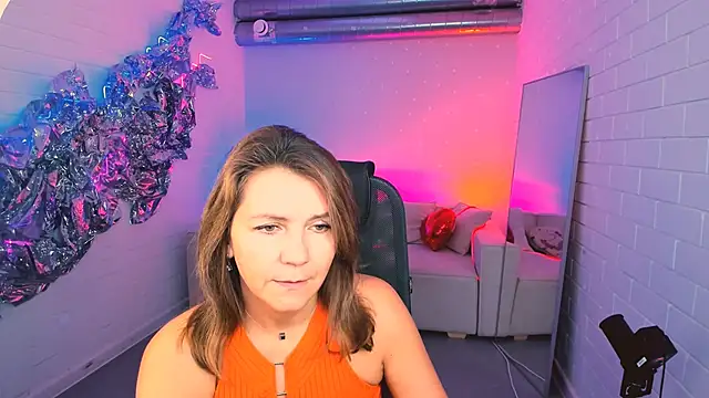 Snapshot of NicoleHitman chatting on 10-15-25, 01:19 NicoleHitman online show from 10-15-25, 01:19
