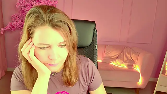 NicoleHitman online show from 11-07-25, 05:12