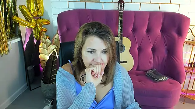 Snapshot of NicoleHitman chatting on 09-24-25, 05:25 NicoleHitman online show from 09-24-25, 05:25