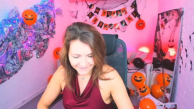 NicoleHitman online show from 10-24-25, 05:28