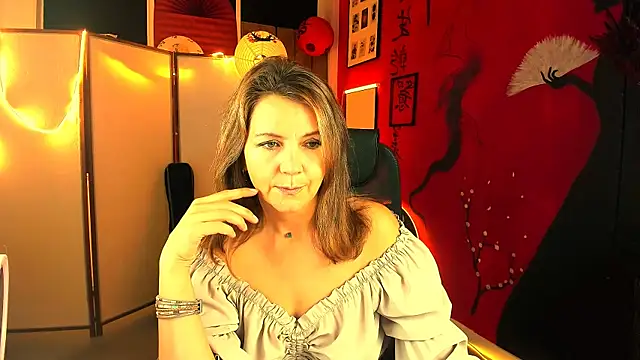 Snapshot of NicoleHitman chatting on 10-14-25, 01:45 NicoleHitman online show from 10-14-25, 01:45