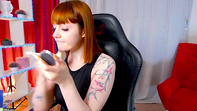 Ashley Nicks online show from 11-20-25, 01:50