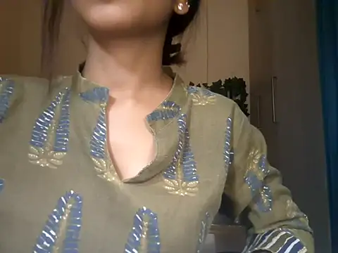 Queen Ayeshaa online show from 03-19-25, 07:49
