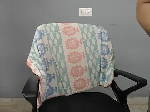 Snapshot of Surjeet_Kaur chatting on 09-29-25, 04:19 Surjeet Kaur online show from 09-29-25, 04:19