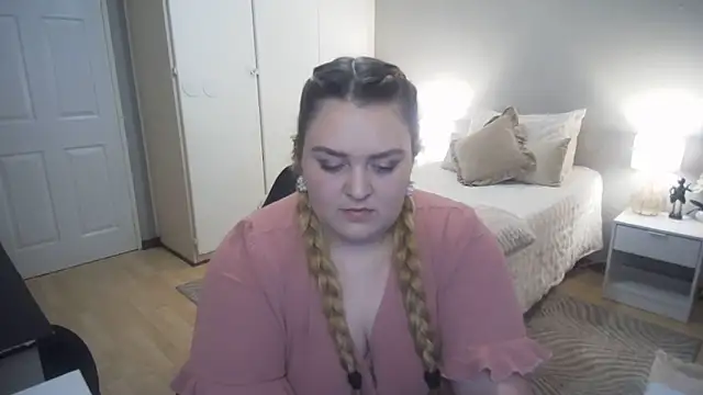 Snapshot of Neytjie chatting on 11-19-25, 06:08 Neytjie online show from 11-19-25, 06:08