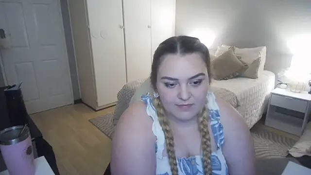 Snapshot of Neytjie chatting on 11-17-25, 06:12 Neytjie online show from 11-17-25, 06:12