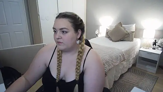 Snapshot of Neytjie chatting on 11-22-25, 06:07 Neytjie online show from 11-22-25, 06:07