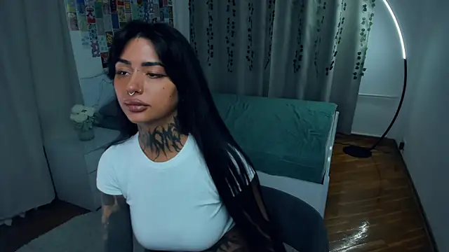Snapshot of CharimgSabrina chatting on 10-25-25, 06:34 CharimgSabrina online show from 10-25-25, 06:34