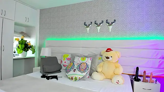 LeilaHiuston online show from 01-13-26, 08:13