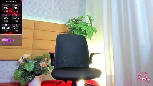 Snapshot of LeilaHiuston chatting on 02-17-26, 08:17 LeilaHiuston online show from 02-17-26, 08:17