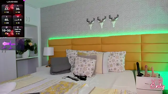 Snapshot of LeilaHiuston chatting on 02-19-26, 01:46 LeilaHiuston online show from 02-19-26, 01:46