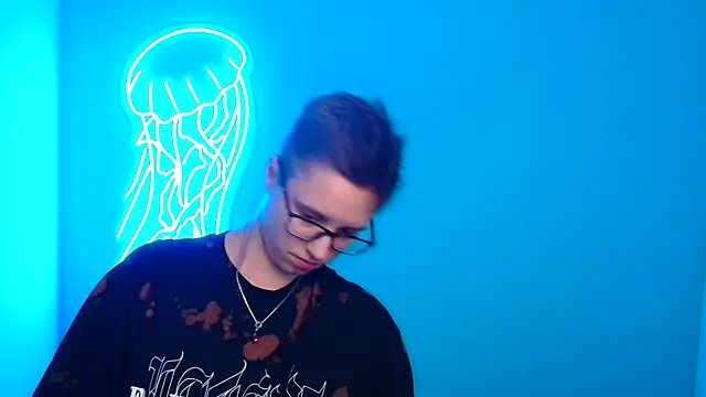 Bella Swannn online show from 03-13-25, 09:48