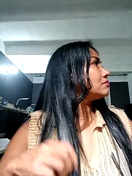 Ariana Rodriguez online show from 10-16-25, 01:36