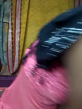 Snapshot of Cutesoma01 chatting on 10-28-25, 04:39 Cutesoma01 online show from 10-28-25, 04:39