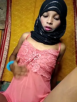 Snapshot of Cutesoma01 chatting on 09-19-25, 05:06 Cutesoma01 online show from 09-19-25, 05:06