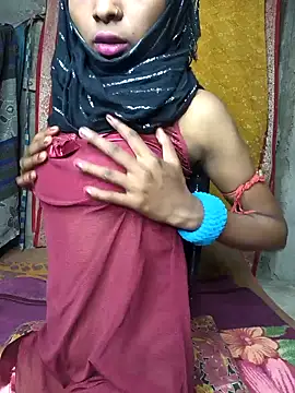 Snapshot of Cutesoma01 chatting on 10-15-25, 05:32 Cutesoma01 online show from 10-15-25, 05:32