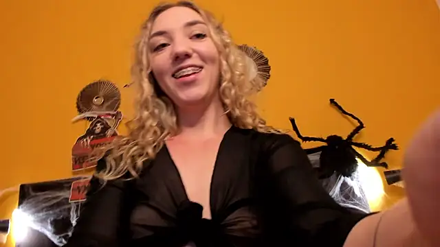 Jessie Curlyy online show from 10-24-25, 01:37