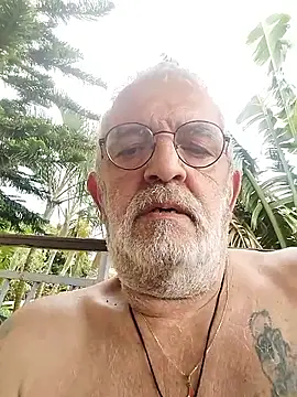 Snapshot of coolbrady17 chatting on 09-21-25, 05:45 coolbrady17 online show from 09-21-25, 05:45