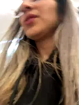 Isabella Varella online show from 10-18-25, 01:07