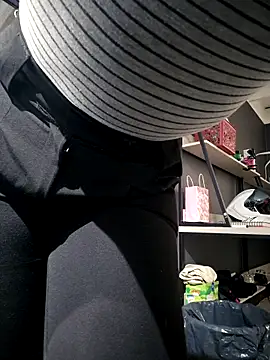 Isabella Varella online show from 09-18-25, 12:52