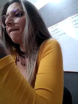 Isabella Varella online show from 03-18-25, 06:50