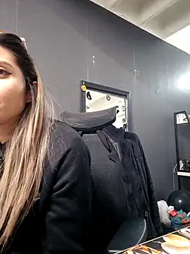 Isabella Varella online show from 10-11-25, 01:50