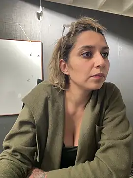 Isabella Varella online show from 02-24-26, 12:28