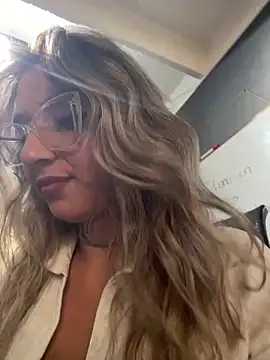 Isabella Varella online show from 01-05-26, 05:27