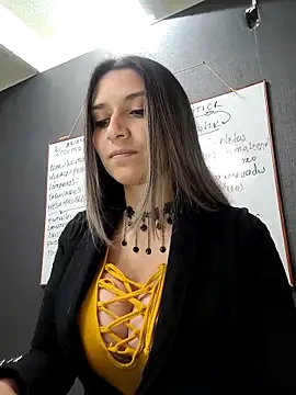 Isabella Varella online show from 03-18-25, 12:39