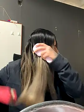 Isabella Varella online show from 11-21-25, 12:37