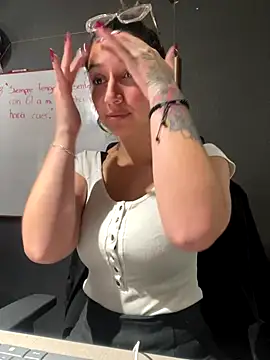 Isabella Varella online show from 12-03-25, 12:26