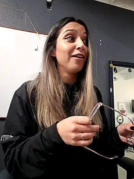 Isabella Varella online show from 10-14-25, 02:28