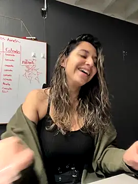 Isabella Varella online show from 11-17-25, 12:31