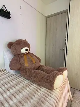 ZaraLuuv online show from 04-16-26, 07:03