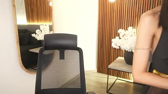 ZaraLuuv online show from 10-31-25, 05:09