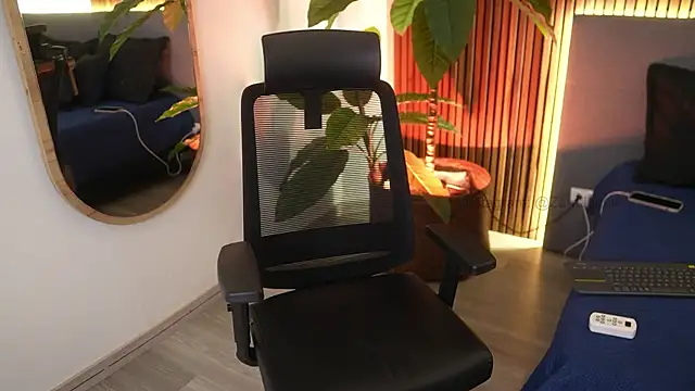 ZaraLuuv online show from 10-29-25, 03:44