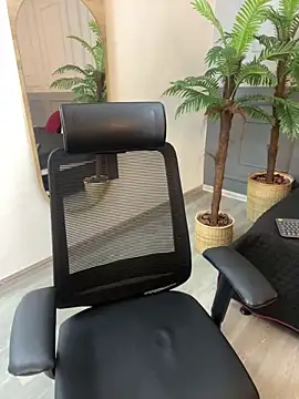 ZaraLuuv online show from 11-30-25, 04:52