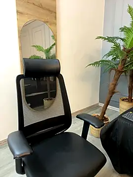 ZaraLuuv online show from 11-18-25, 05:27