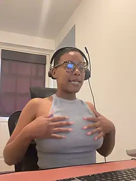Snapshot of Melia_Rayne chatting on 06-04-26, 09:58 Melia Rayne online show from 06-04-26, 09:58