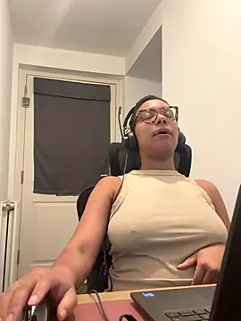 Melia Rayne online show from 12-22-25, 11:21