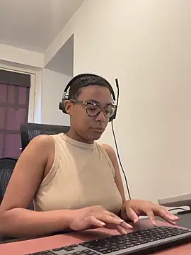 Snapshot of Melia_Rayne chatting on 04-24-26, 09:33 Melia Rayne online show from 04-24-26, 09:33